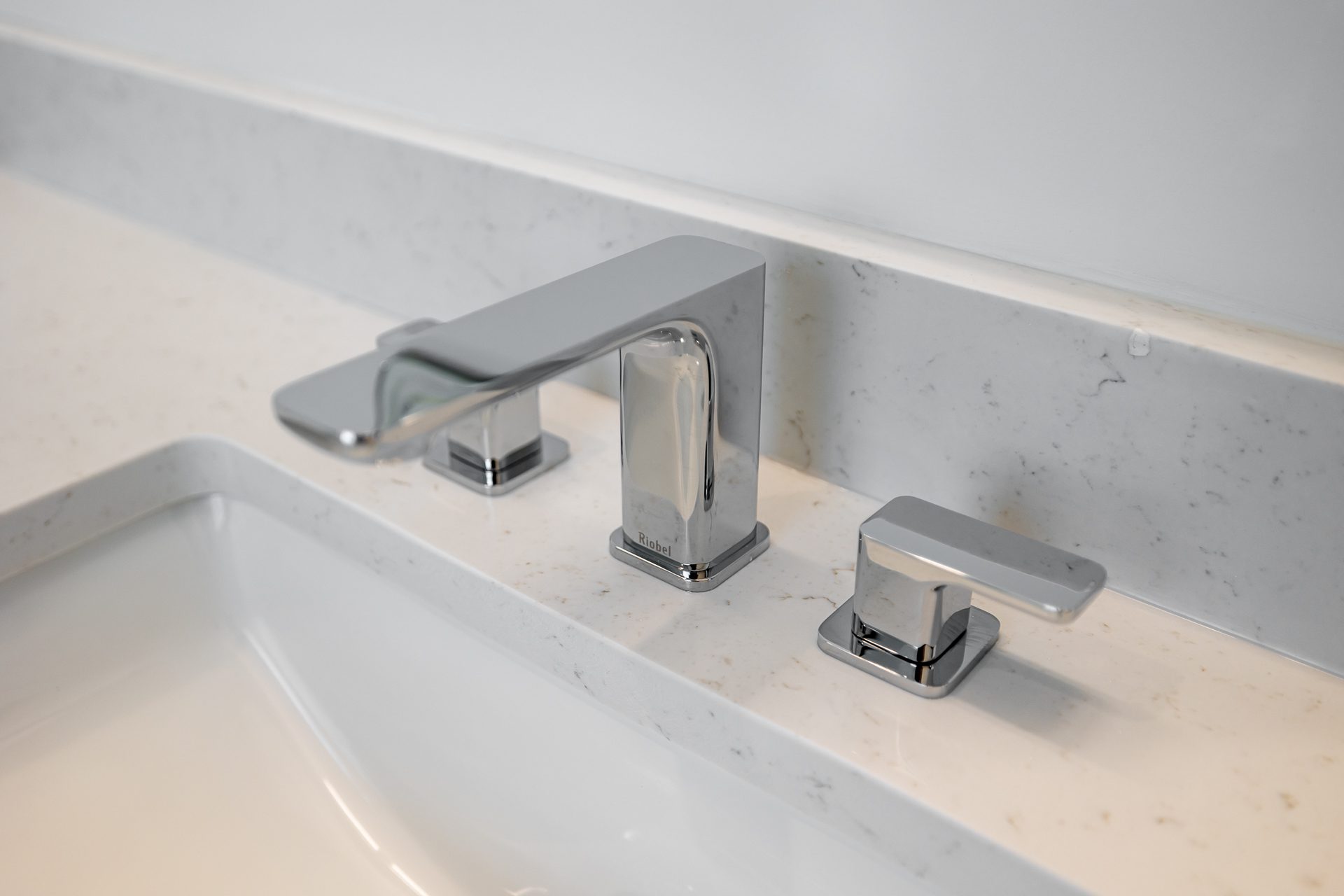 Bathroom Renovation Trends: Modern Designs for a Luxurious Upgrade